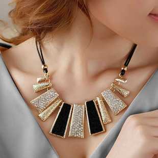 kalung chanel hitam emas kotak/ chanel necklace gold black JKA004