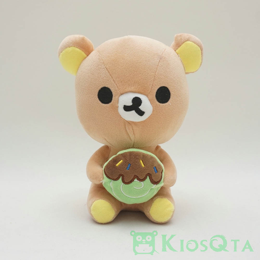 boneka rilakkuma bawa kue