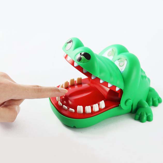 mainan anak buaya gigit jari crocodile dentist hma010