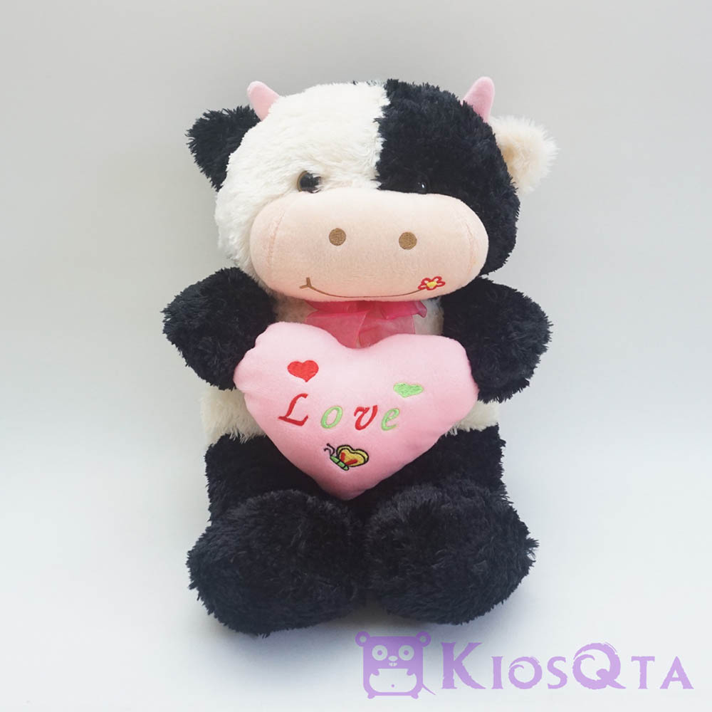 Boneka sapi duduk sitting cow hitam putih bawa hati pink