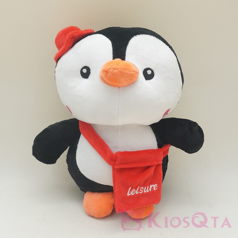 boneka penguin lucu hitam putih bawa tas dan topi merah