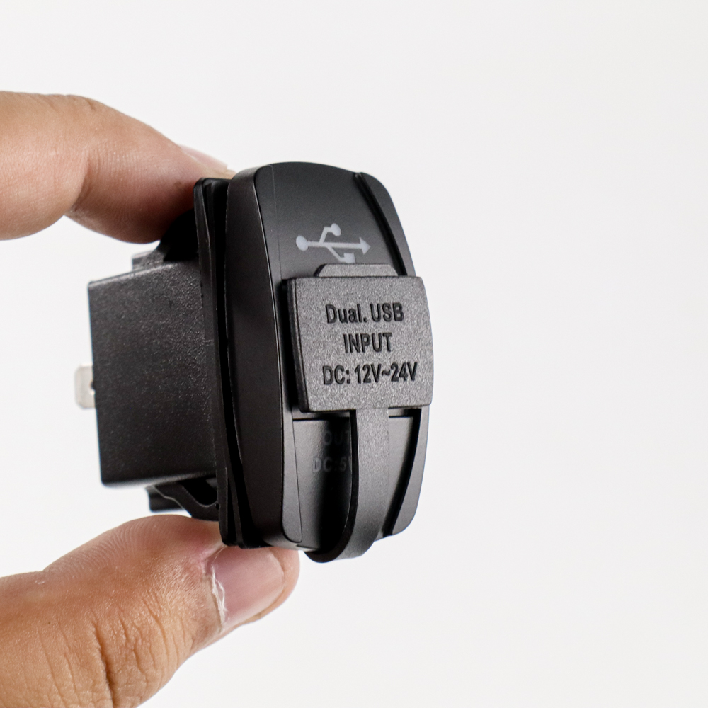 YCCPAUTO USB Charger Motor Mobil 2 Port DC 12-24V 3.1A - CJ-L040