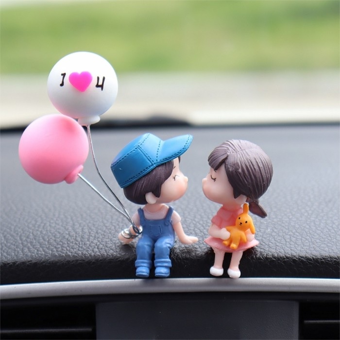 Pajangan Dashboard Mobil Miniatur Couple Hiasan Interior Dashboard