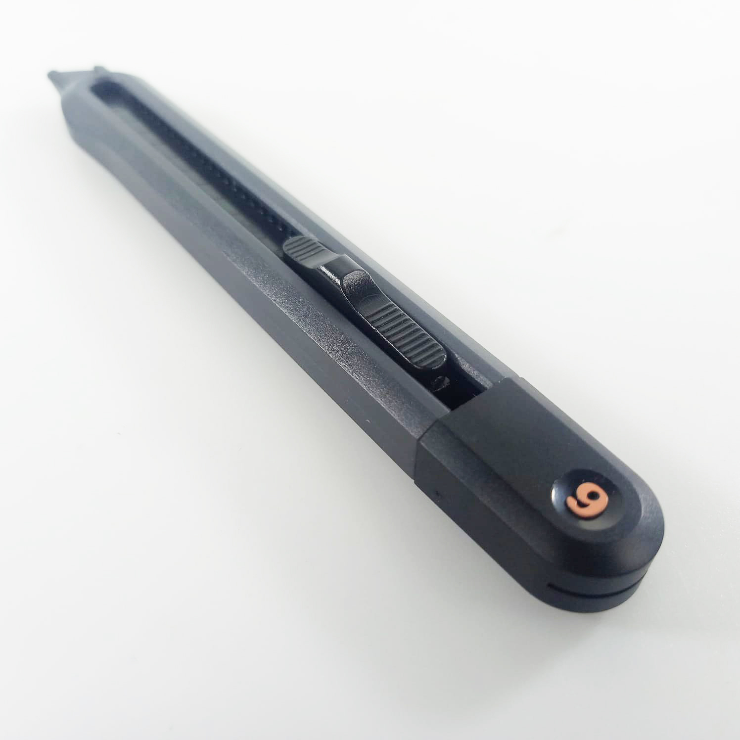 Deli Pisau Cutter Auto Lock Snap Off Blade 13 Cutting Edges SK2 9mm - HT4009