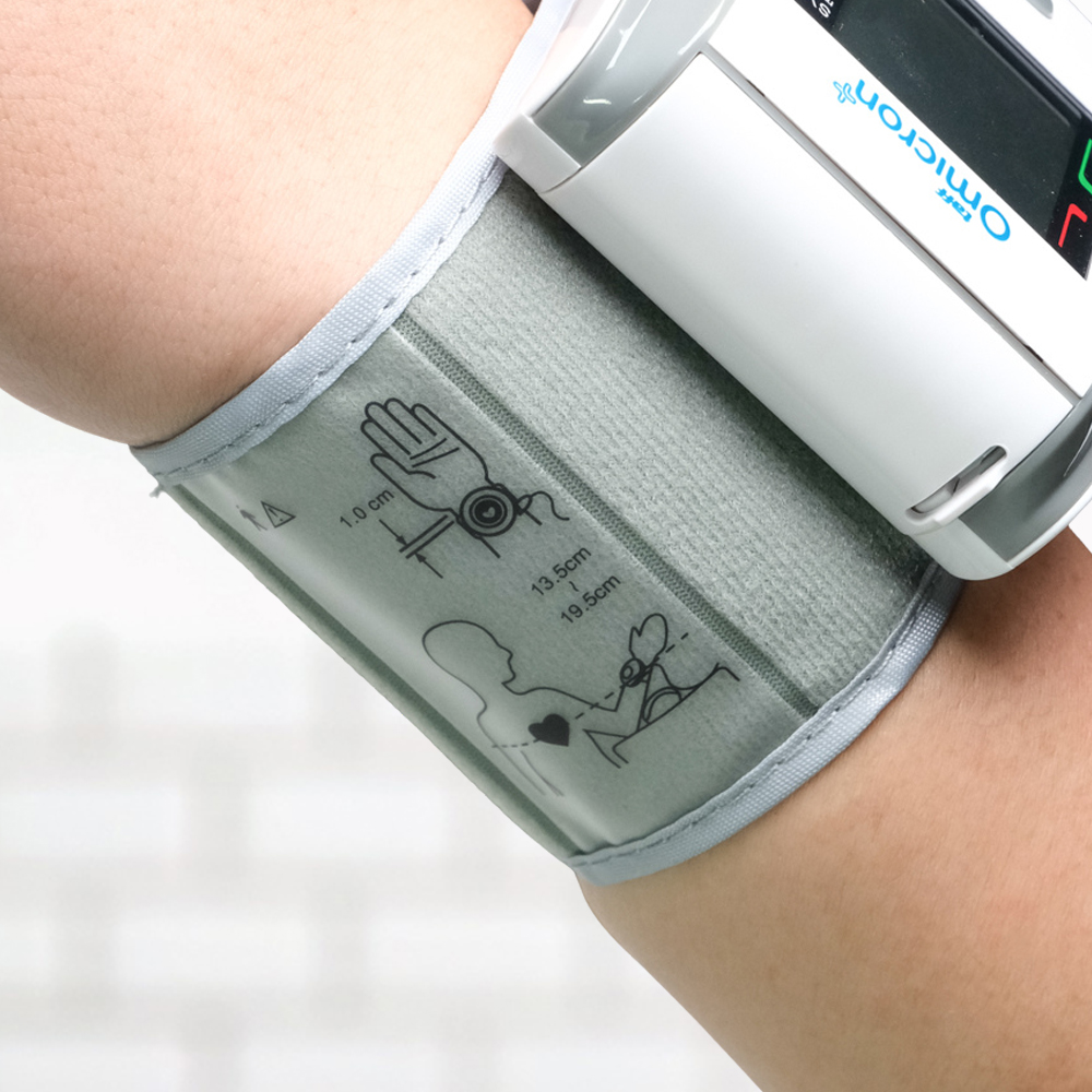 TaffOmicron Tensimeter Digital Pengukur Tekanan Darah Wrist Monitor - YK-BPW1