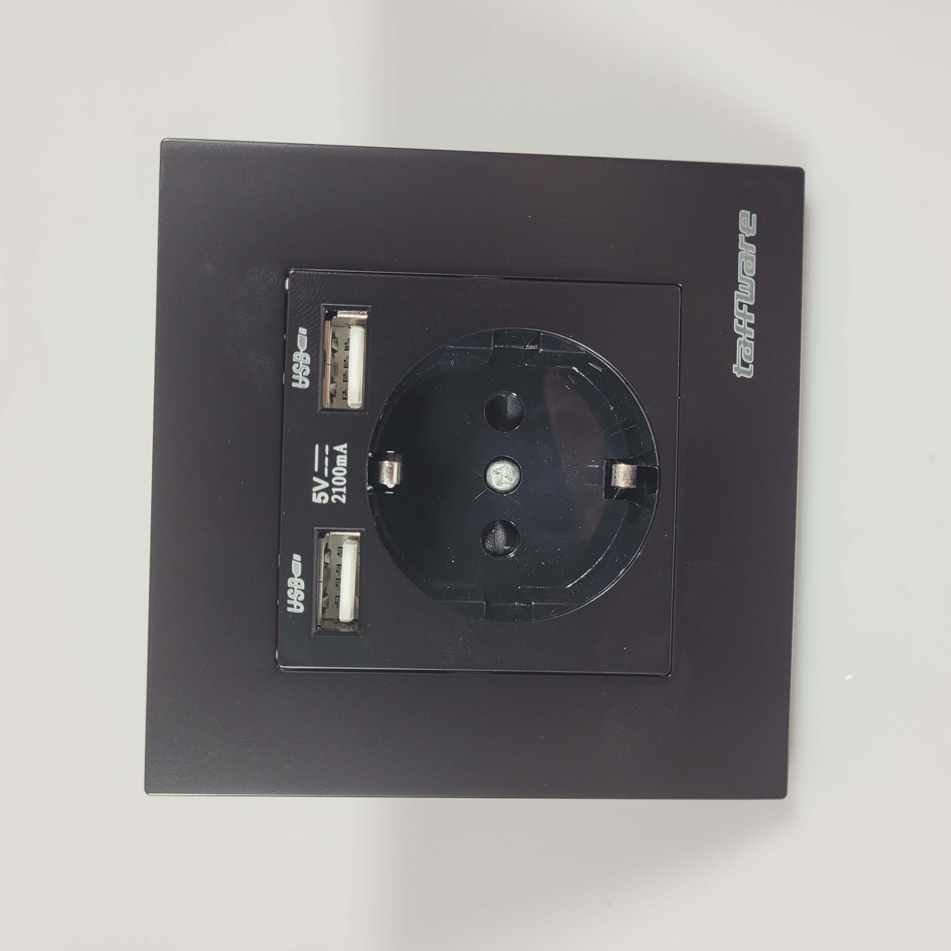 Taffware Stop Kontak EU Colokan Listrik Dinding dan 2 Port USB 2100 mA - WS222