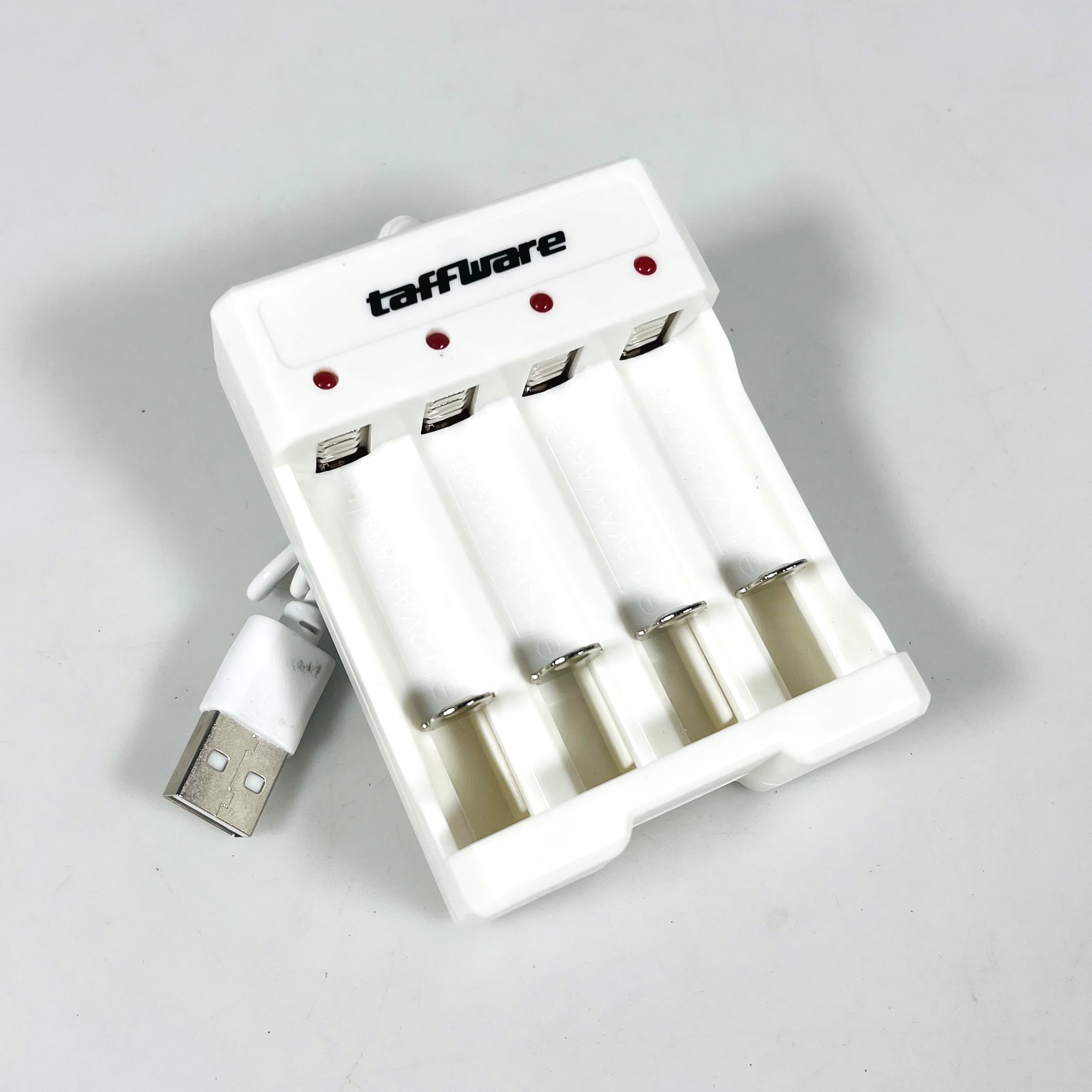 Taffware Charger Baterai 4 Slot AA AAA Ni-MH Ni-CD USB Plug - B-04