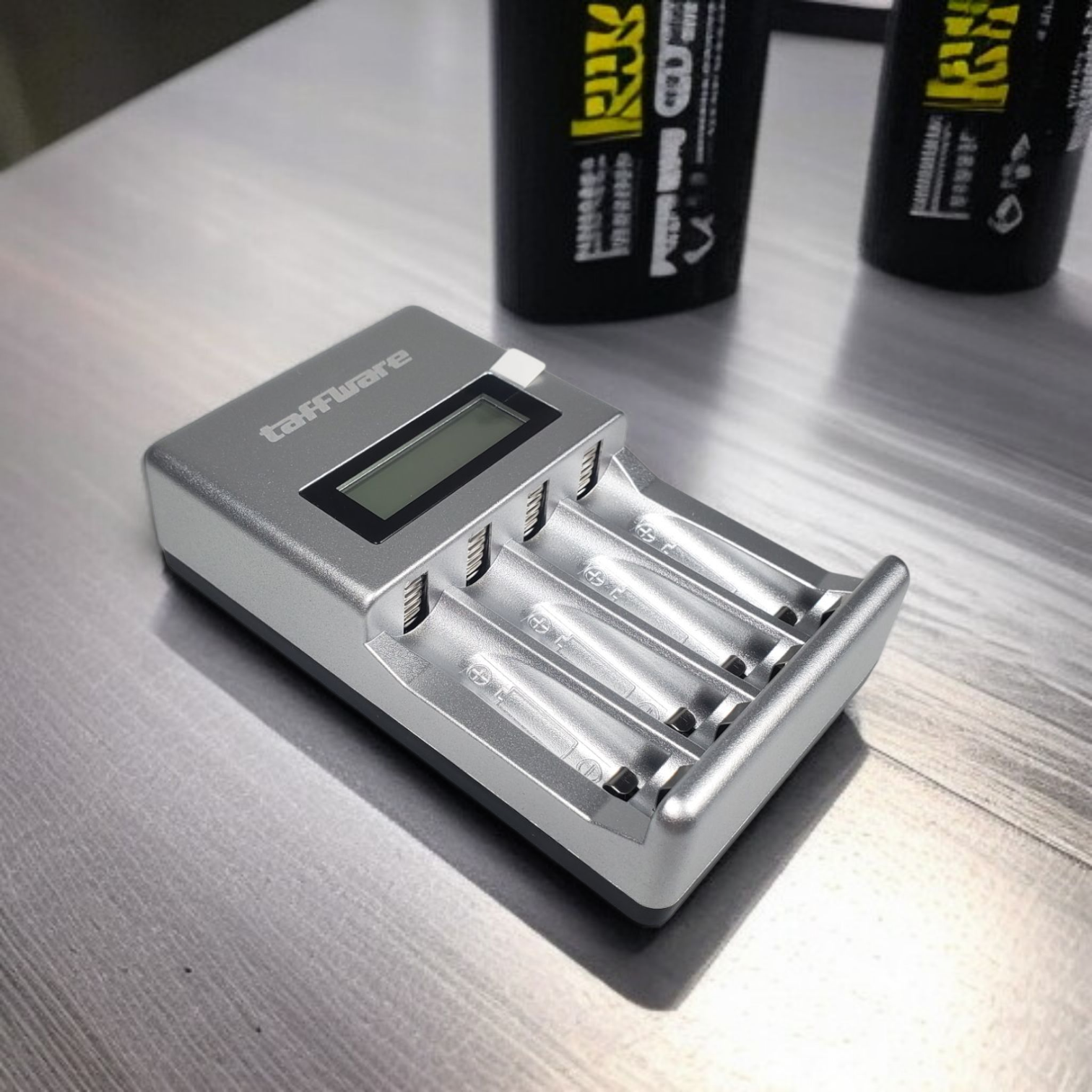 Taffware Charger Baterai 4 Slot AA AAA Ni-MH NiCD LCD Display - C903W