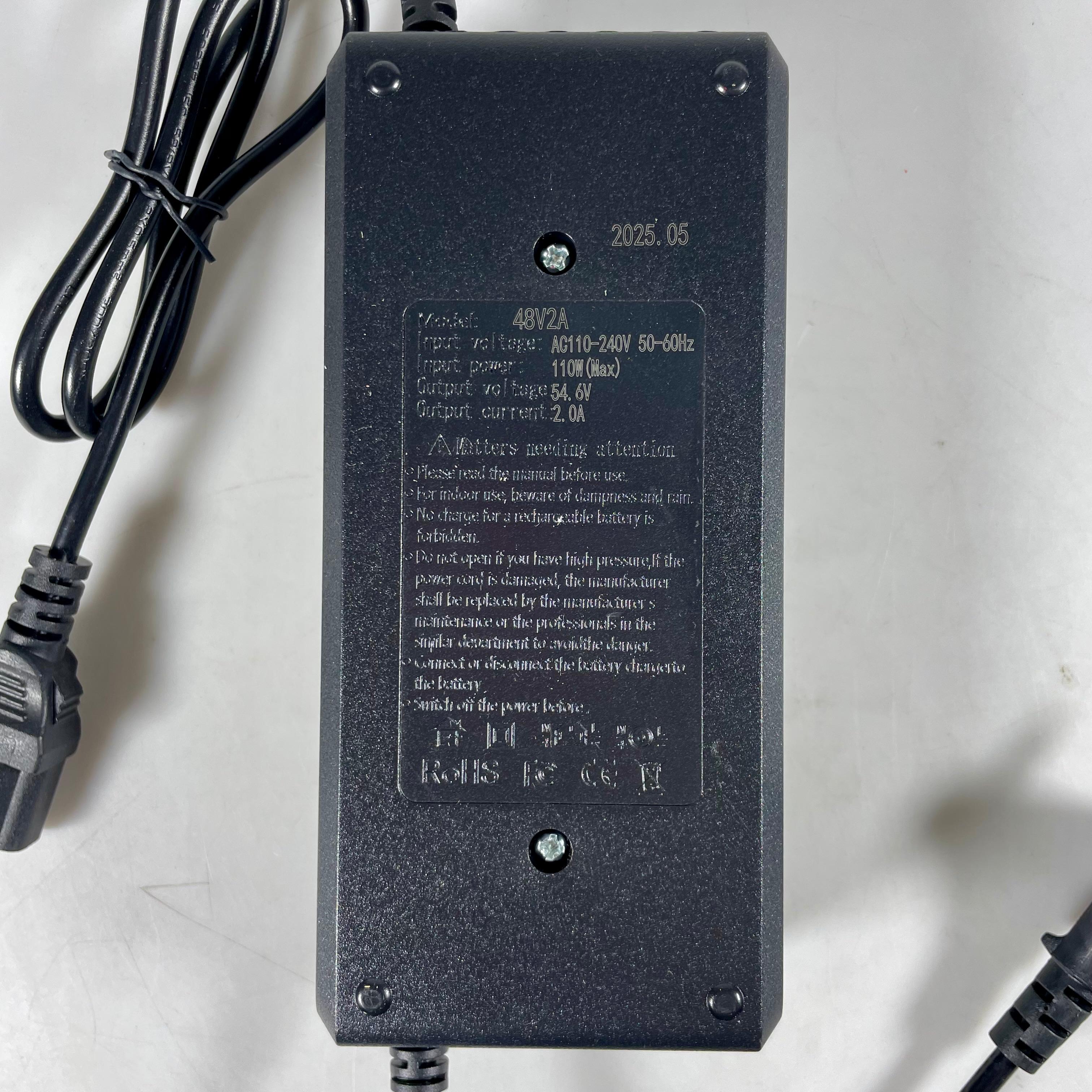 Deek-Robot Adaptor Charger Baterai Sepeda Listrik 48-54.6V 2.0A - 48V2A
