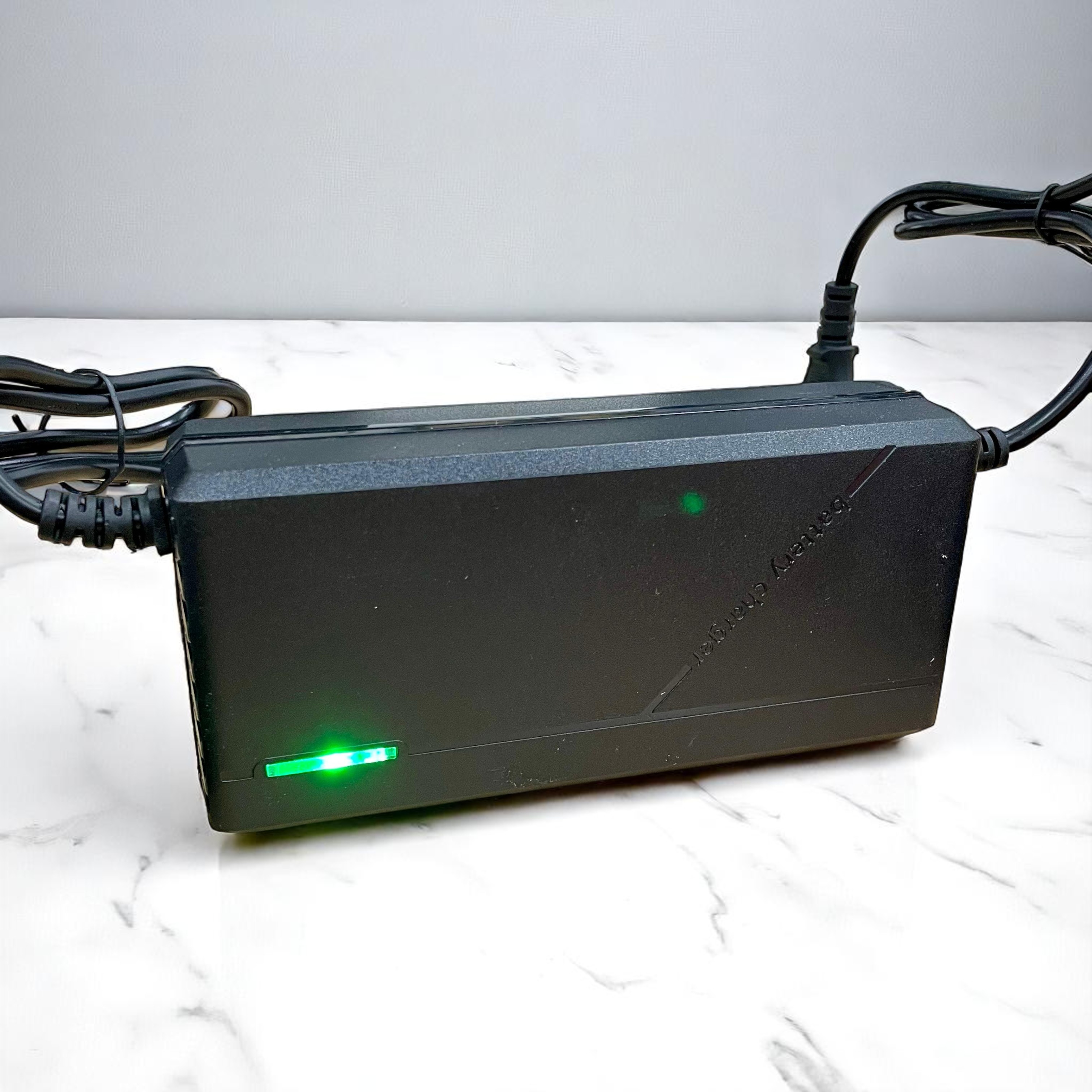 Deek-Robot Adaptor Charger Baterai Sepeda Listrik 48-54.6V 2.0A - 48V2A