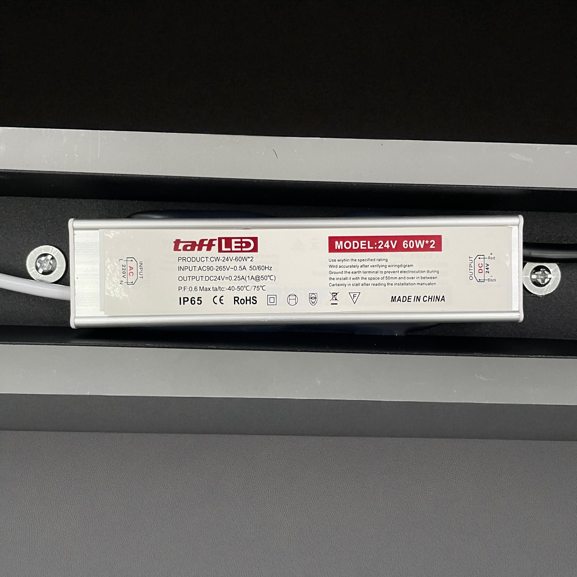 TaffLED Lampu Dinding Hias Outdoor Long Strip LED 3in1 Color - ISN-31