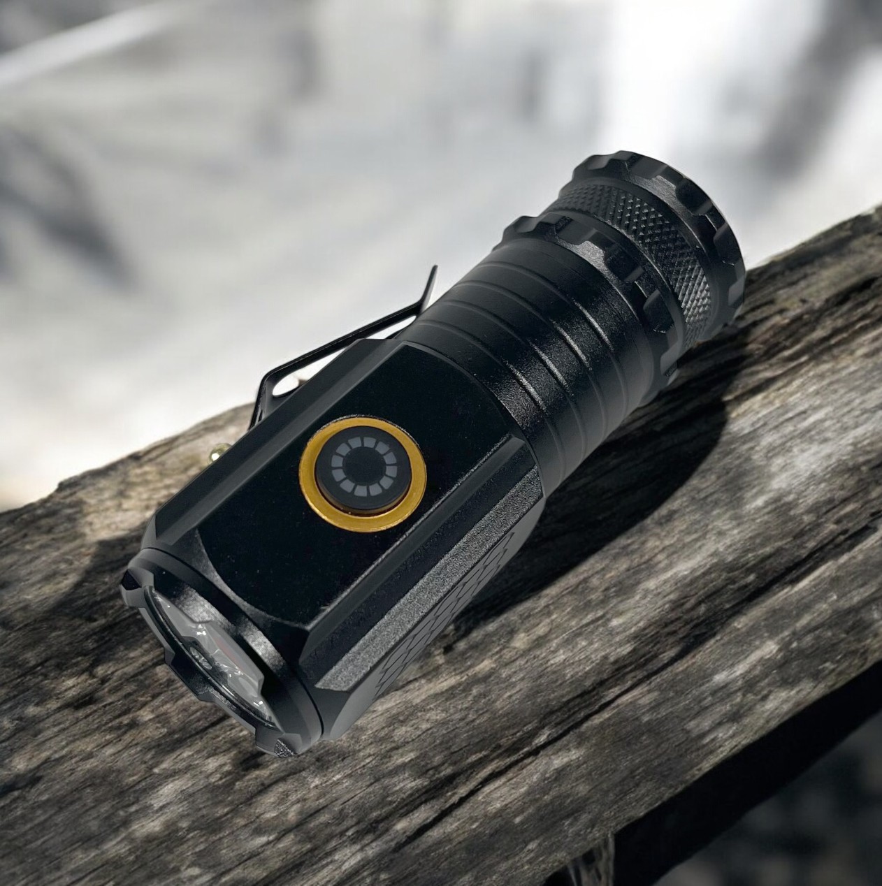 IBEN Senter LED Waterproof USB Rechargeable 2000 Lumens - P35