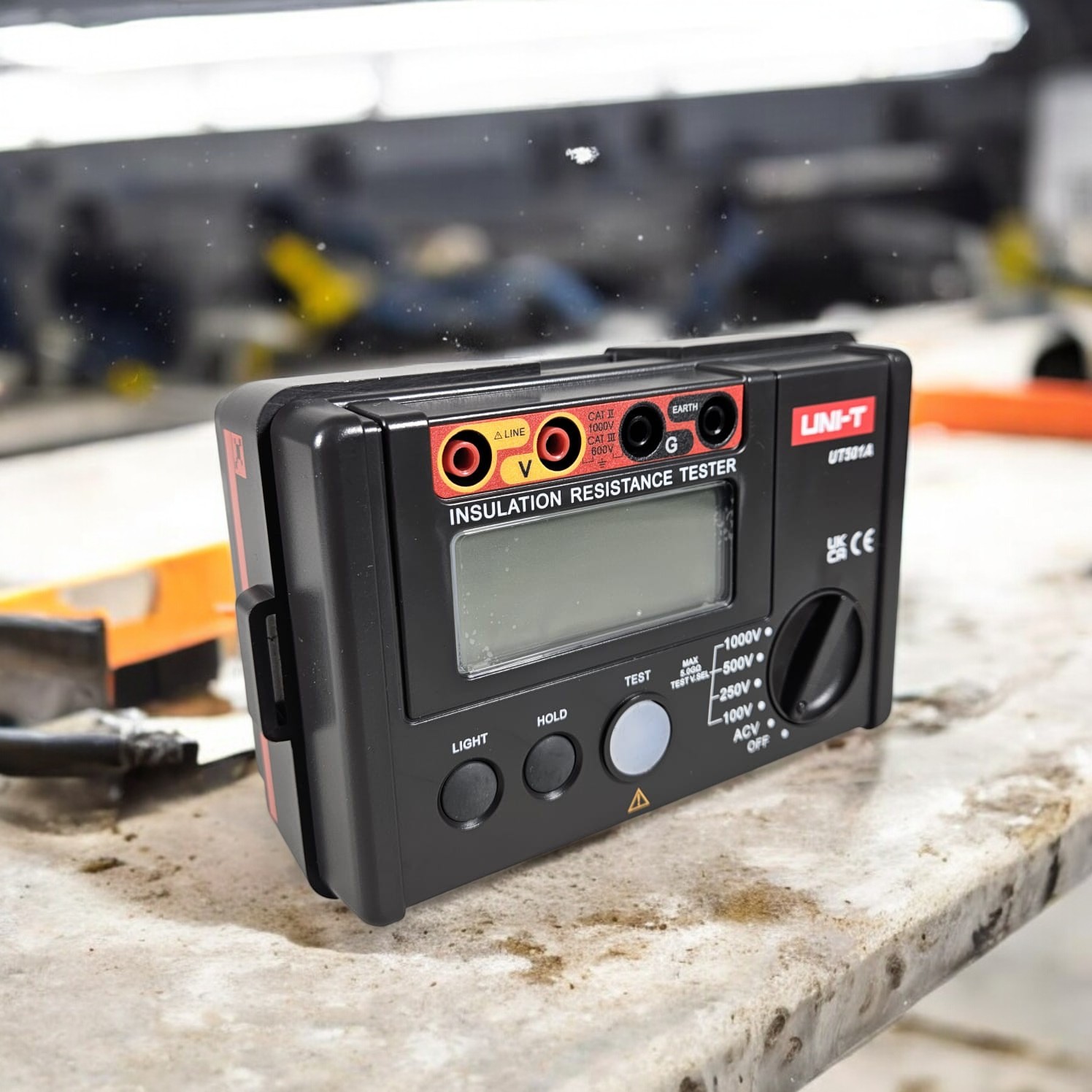 UNI-T Digital Insulation Resistance Voltage Tester 100-1000 V - UT501A