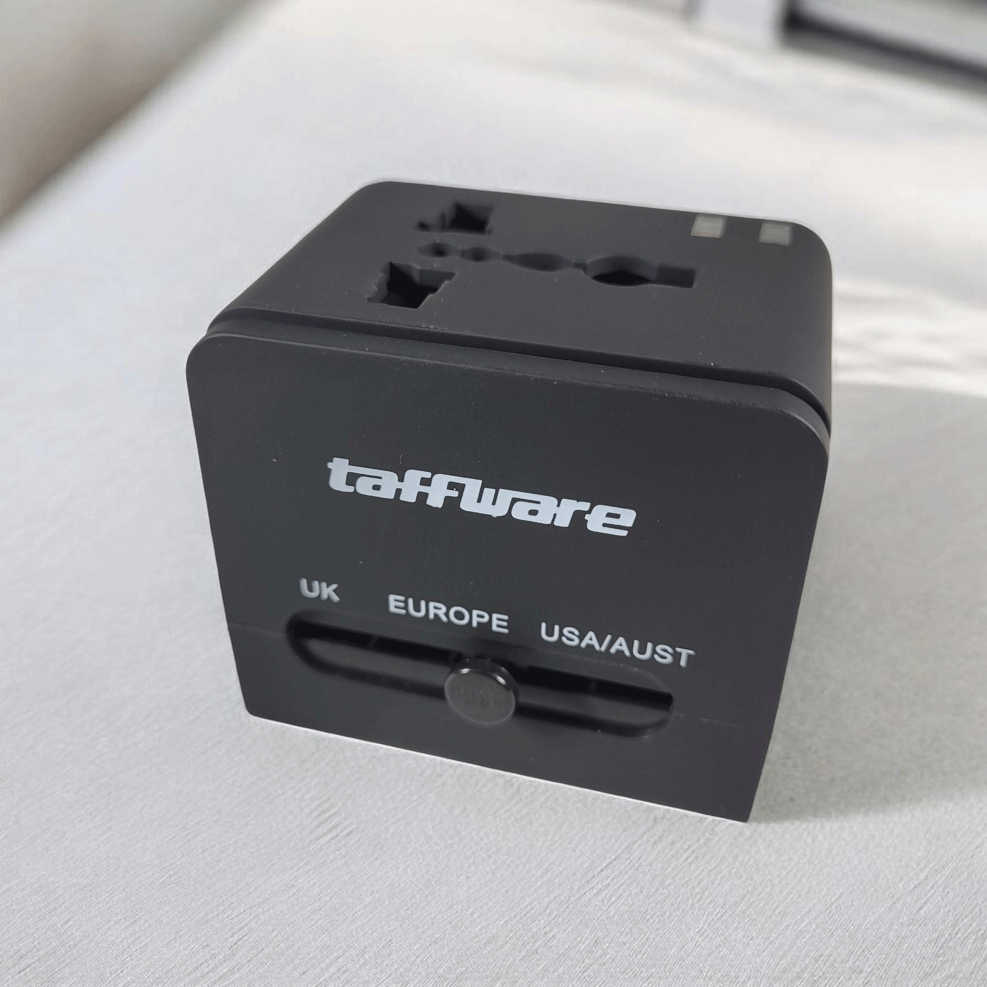 ETORA Travel Adaptor Universal Plug EU UK US/AUST 2.1A USB A Port - JY-148